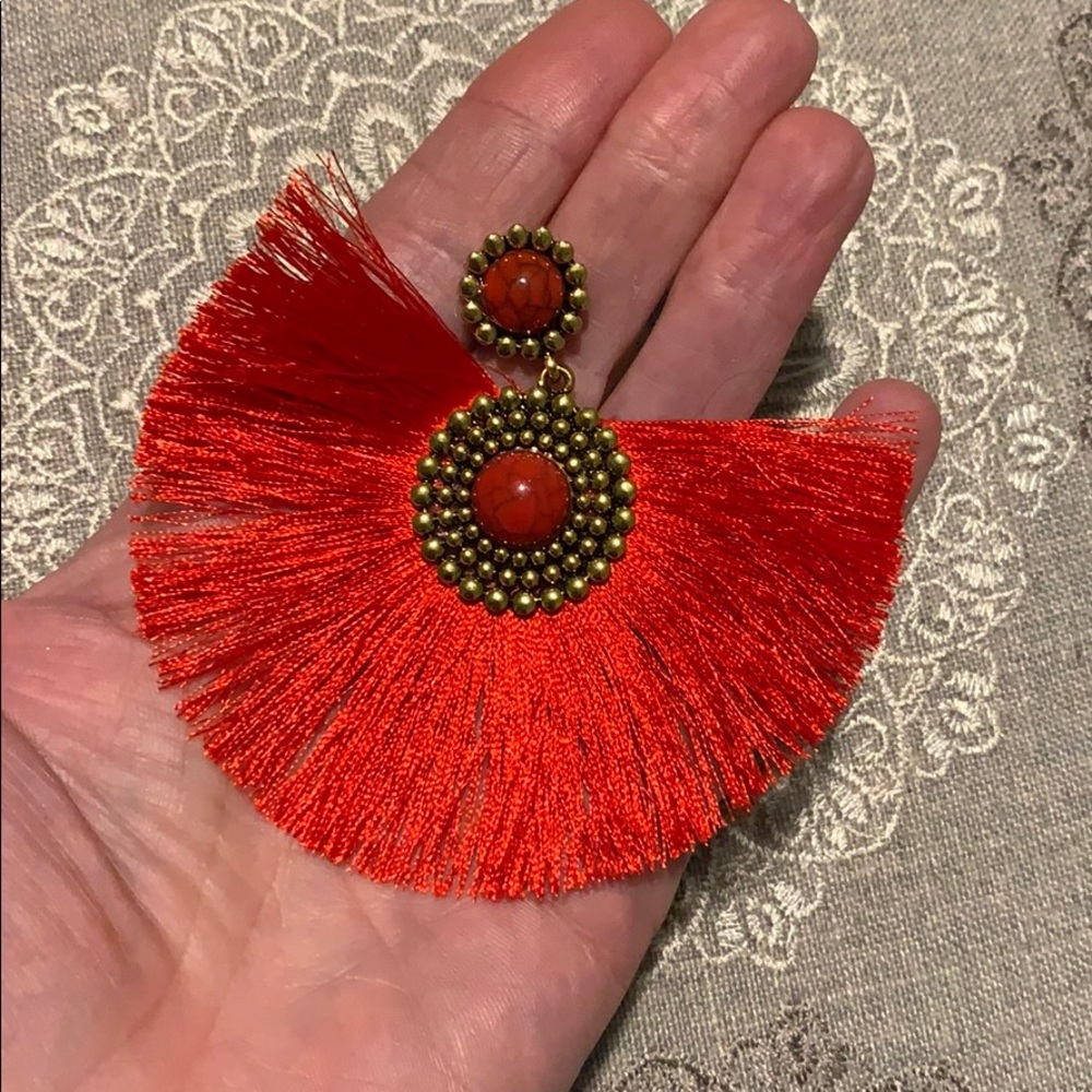 BIG Red half circle fringe tassel pierced earrings - Picture 5 of 5